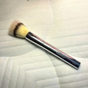 IT Cosmetics Blurring Powder Brush